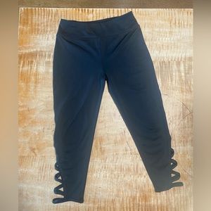 Z by Zella 3/4 leggings - size Girls XL (14/16) - black with cutout pattern